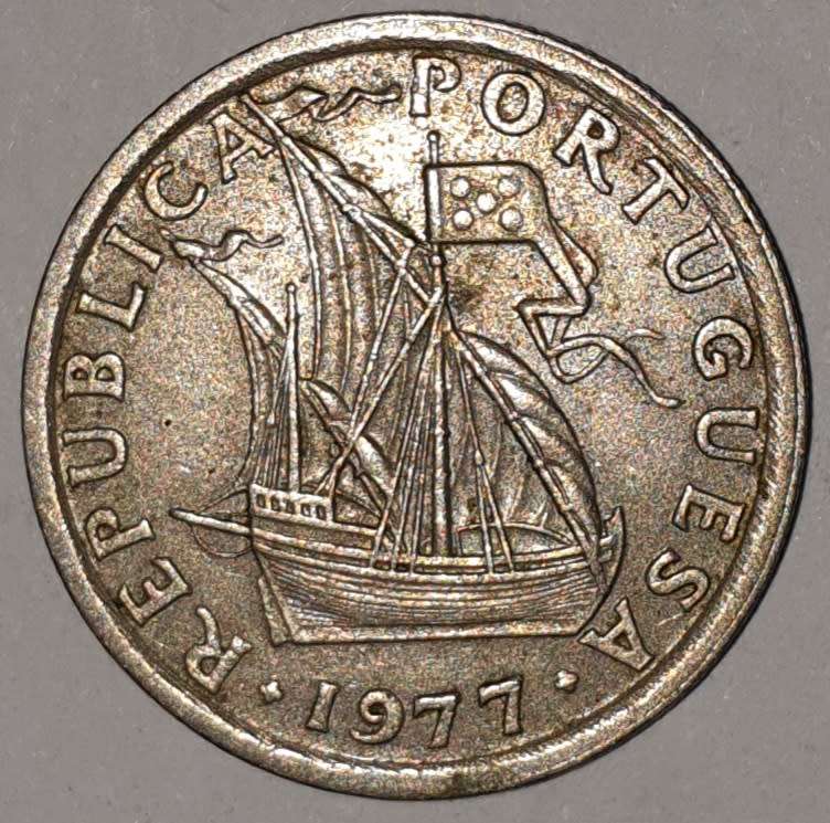 1977 - 2.5 ESCUDOS - 2$50 - 2 1/2 - PORTUGAL - PORTUGUESA - KM#590 - COPPER-NICKEL - PORTUGUESE